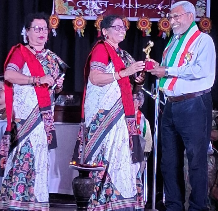 Awarding Memento to Amit